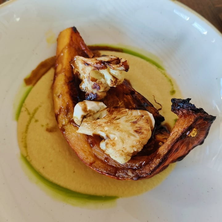 photo of Polisena L'Altro Agriturismo Zucca Hokkaido al forno, passatina di ceci, cavolfiore romanesco e mayo ai capperi shared by @andydesa on  23 Dec 2024 - review