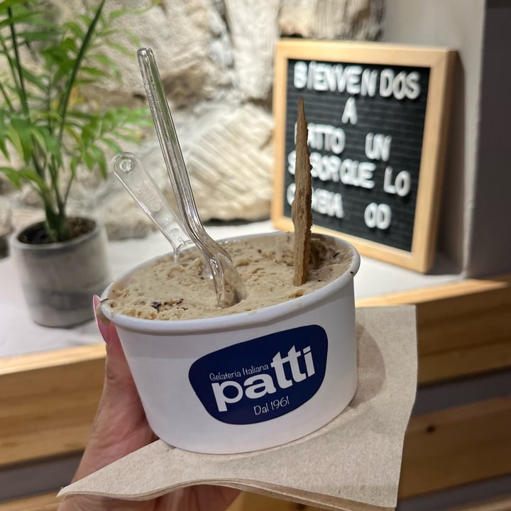 photo of Patti Gelateria Santo Toribio Helado De Marañon/Stracciatella shared by @magicvegan on  05 Mar 2024 - review