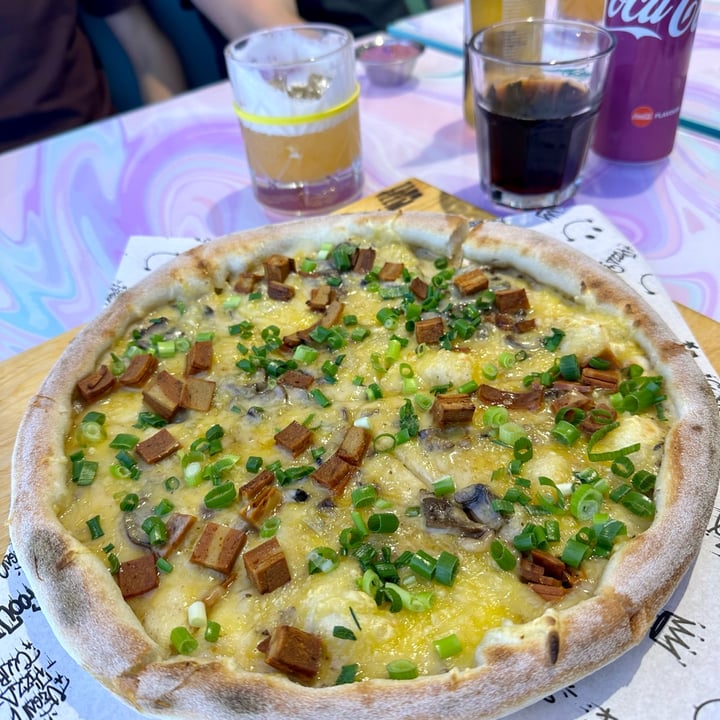 photo of Mr. Pancake Shrooooms vegan pizza shared by @leonsmeow on  27 Sep 2023 - review