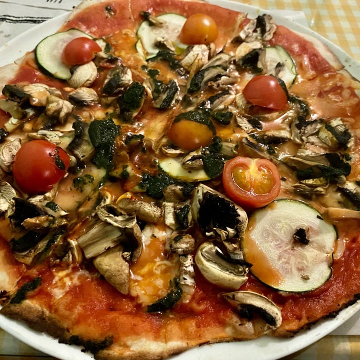 photo of Restaurante La Monella Pizza de verduras shared by @noilok on  23 Dec 2023 - review