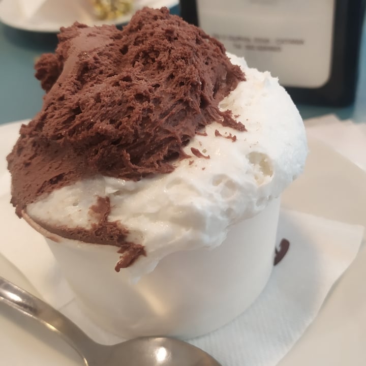 photo of Bar Dolcezza di Cuscunà Temistocle coppetta cuore di panna e cioccolato Vegan shared by @fraveganita on  02 Oct 2025 - review