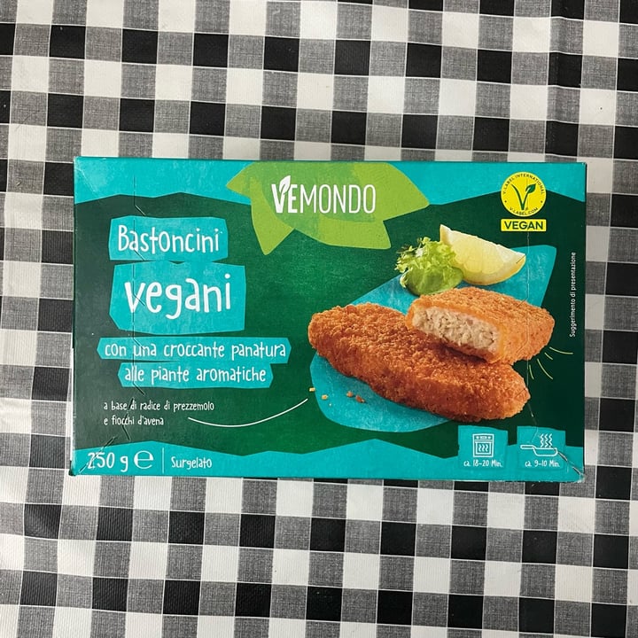 photo of Vemondo  bastoncini vegani con panatura alle erbe aromatiche shared by @sara238 on  09 Jan 2024 - review