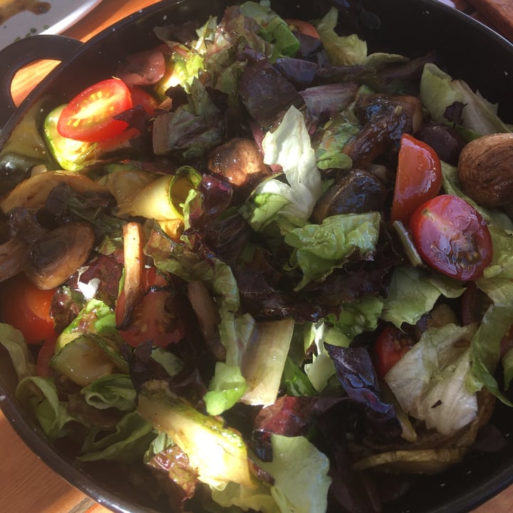 photo of CASA FABRIC Ensalada Plant Based shared by @majonietolamas on  11 Jan 2025 - review