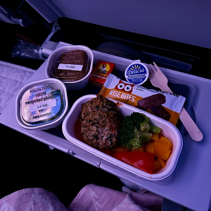 photo of Air New Zealand International Economy shared by @leratonsaveur on  23 Apr 2024 - review