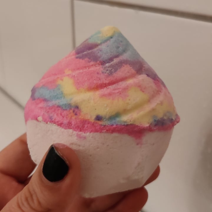 photo of Lush unicorn poop bath bomb shared by @enkelvegan on  07 May 2024 - review