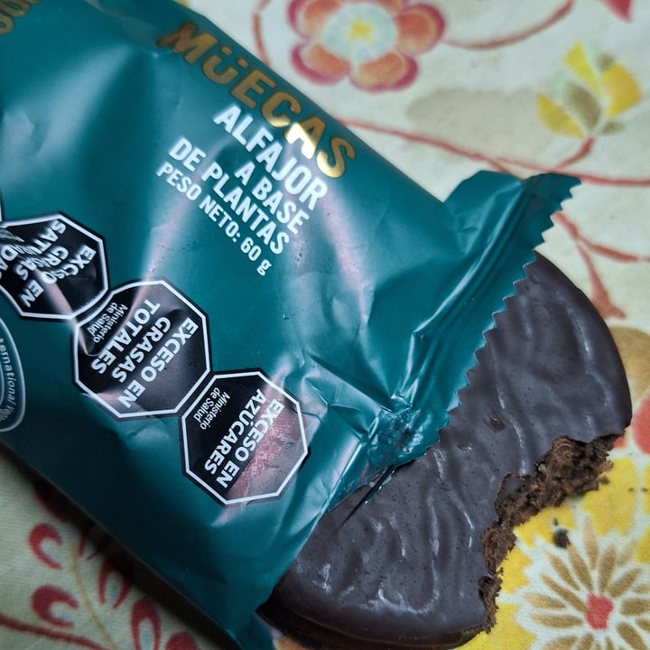 photo of Muecas Alfajor de ddl de coco y pasta de mani shared by @alexiasnipe on  04 Jun 2025 - review