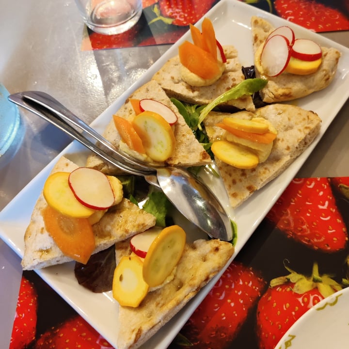 photo of Sesamo Nero pita con pesto di lupini e cruditè marinate shared by @pattypi on  12 Jul 2024 - review