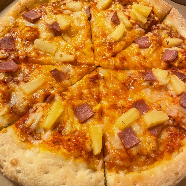 photo of Papa Johns Pizza Hawaiian Vegan Pizza shared by @cloudnineberry on  06 Jan 2025 - review