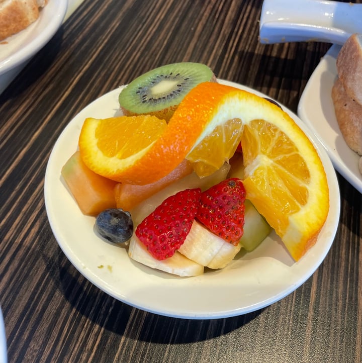photo of Allô mon Coco accompagnement de fruits shared by @hungrywoman on  23 Apr 2025 - review