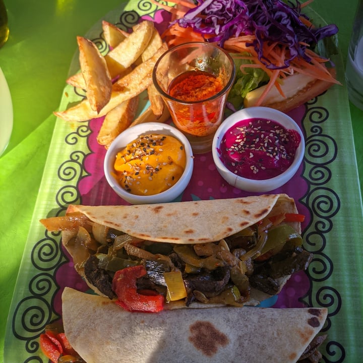 photo of Pachamama Almacen Natural / Restaurante Vegetariano Tacos De Hongos De Pino Con Papas Rústicas Y Ensalada shared by @roxber on  19 Jul 2025 - review