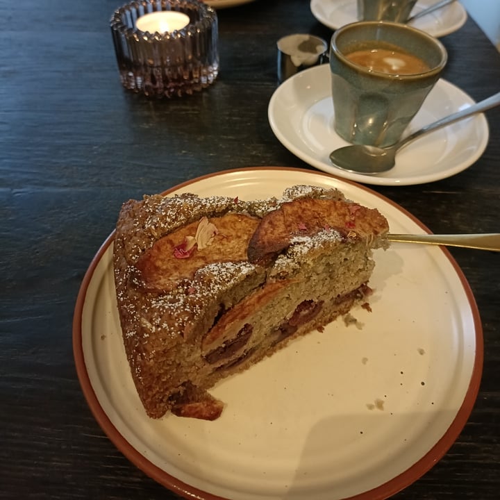 photo of cafe rozrusznik Vegan Torta Di Mele E Mirtilli shared by @aribes on  07 Dec 2024 - review