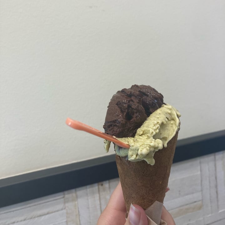 photo of Gelateria Gnam Gnam Gelato Pistacchio E Cioccolato Fondente con Amarena shared by @veggabi on  10 Jun 2024 - review