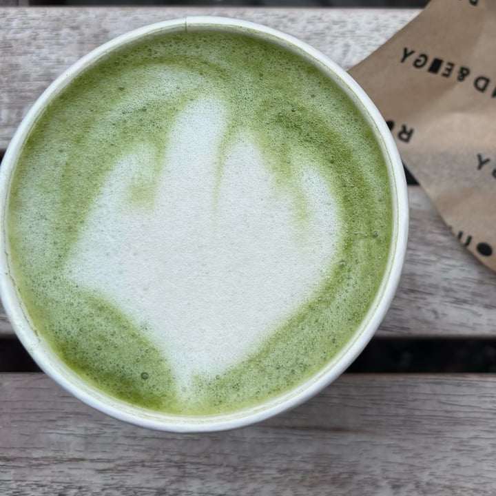 photo of Round & Edgy oat matcha latte shared by @holasoymylk on  15 Apr 2024 - review