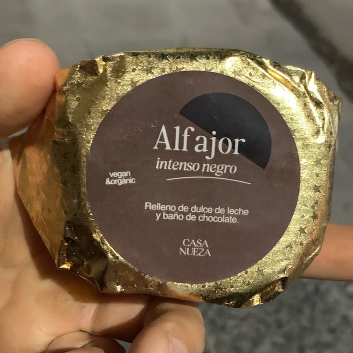 photo of Casa Nueza Alfajor intenso negro shared by @sechague on  08 Nov 2024 - review