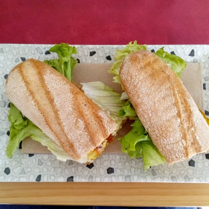 photo of TOC-TOC Café (vegano/sin gluten) Bocadillo de tortilla shared by @troosti on  21 Apr 2024 - review