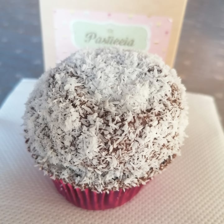 photo of Pasticcia Cupcakeria Vegan bounty cupcake shared by @rosannad93 on  18 Sep 2023 - review