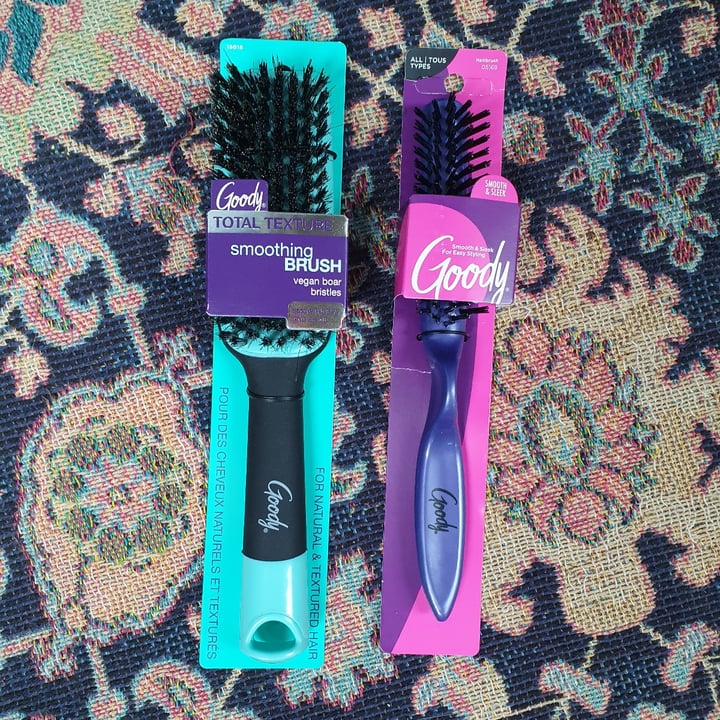 photo of Goody Smoothing Brush Vegan Boar Bristles shared by @anistavrou on  23 Mar 2024 - review