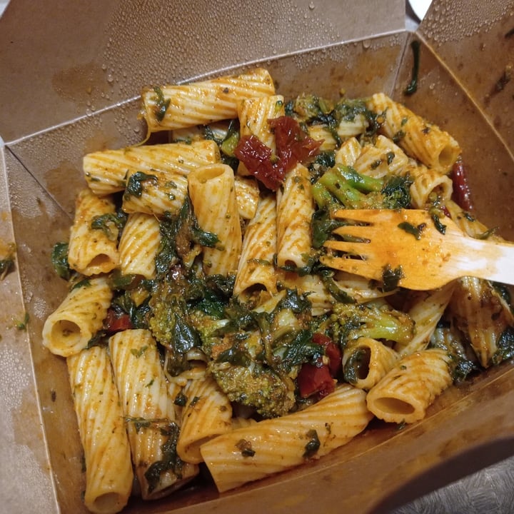 photo of deWeggie's Rigatoni amb  salsa spinaci amb extra de brocoli shared by @isabeletta on  05 May 2024 - review