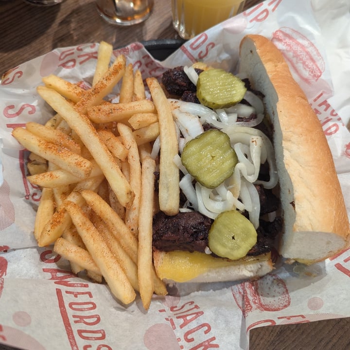 photo of Sanfords - Luton Airport BBQ Fable Po’ Boy shared by @bethany777 on  11 Oct 2025 - review