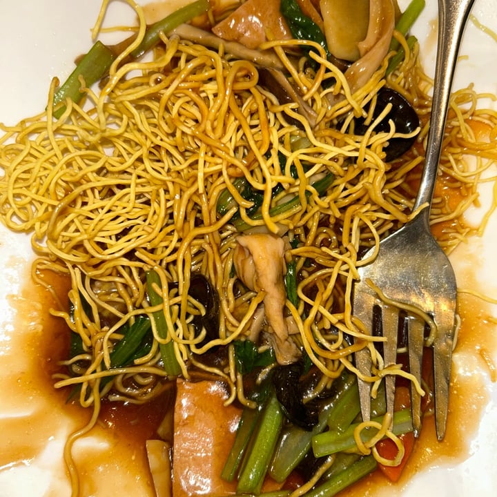 photo of Yang Shin Vegetarian Restaurant Cantonese chow mein 廣州炒麵 shared by @tiascaz on  05 Apr 2024 - review
