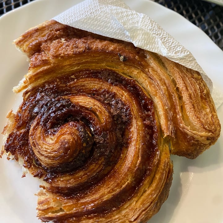 photo of Napfényes Cukrászat - Vegán Ételek és Sütemények, Tejmentes Süti, Pékség, Cukrászda Cinnamon Swirl shared by @attolrac on  09 Oct 2024 - review