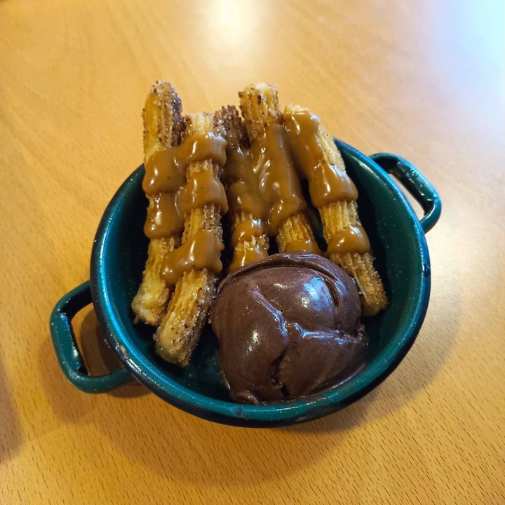 photo of Dalia Plant Power . Mex Churros con helado shared by @ndmuse on  05 May 2024 - review