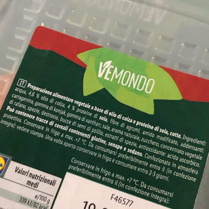 photo of Vemondo Vegan Cold Cuts Classic shared by @spazioverdegreen on  03 Mar 2024 - review