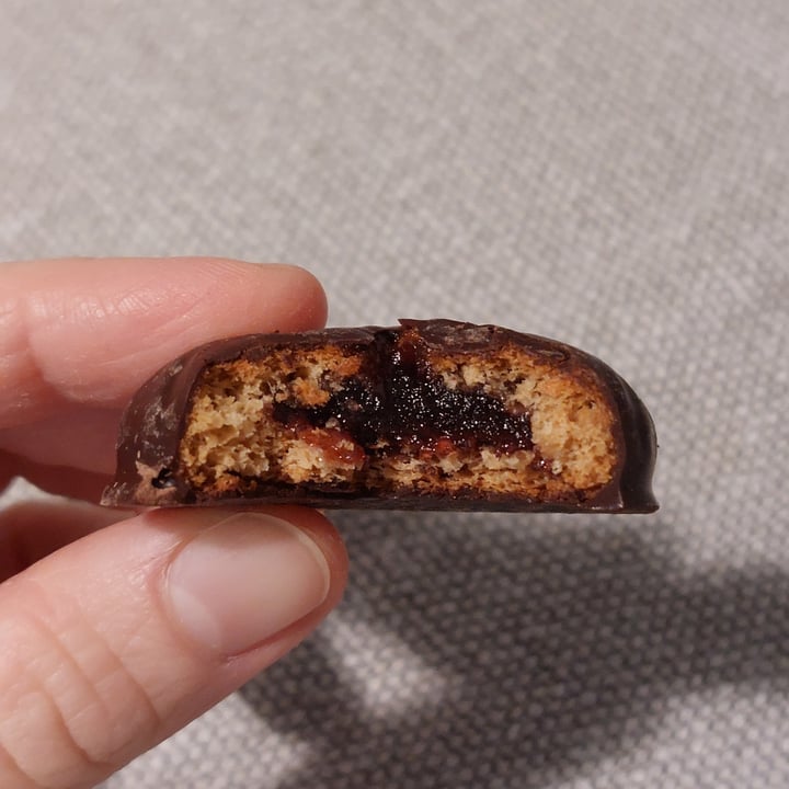 photo of Koro Pan di zenzero ricoperti al cioccolato con ripieno di amarene shared by @lllobaa on  08 Nov 2024 - review