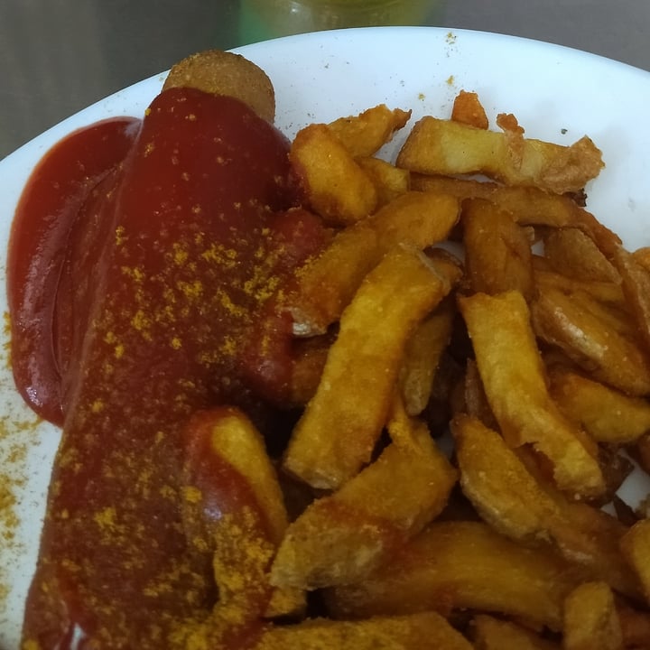 photo of Yoyo Foodworld Seitan Currywurst shared by @martinadigabriele on  20 Aug 2025 - review
