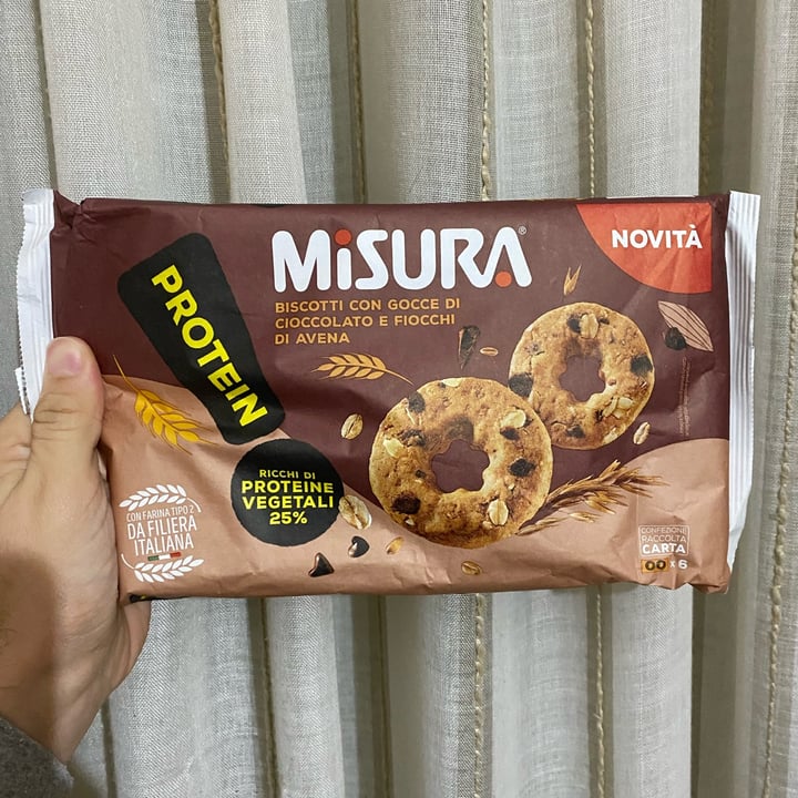 photo of Misura biscotti Protein con gocce cioccolato e fiocchi di avena shared by @vik95 on  11 Dec 2023 - review