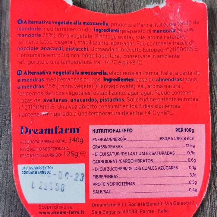 photo of Dreamfarm Alternativa vegetale alla mozzarella shared by @elyely on  21 Aug 2023 - review