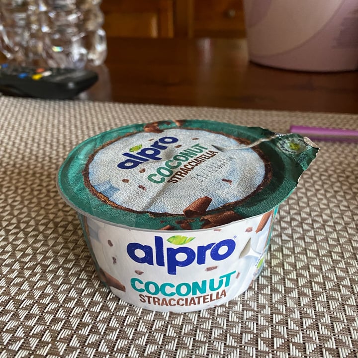 photo of Alpro yogurt coconut stracciatella shared by @oceanideserti on  21 Dec 2024 - review