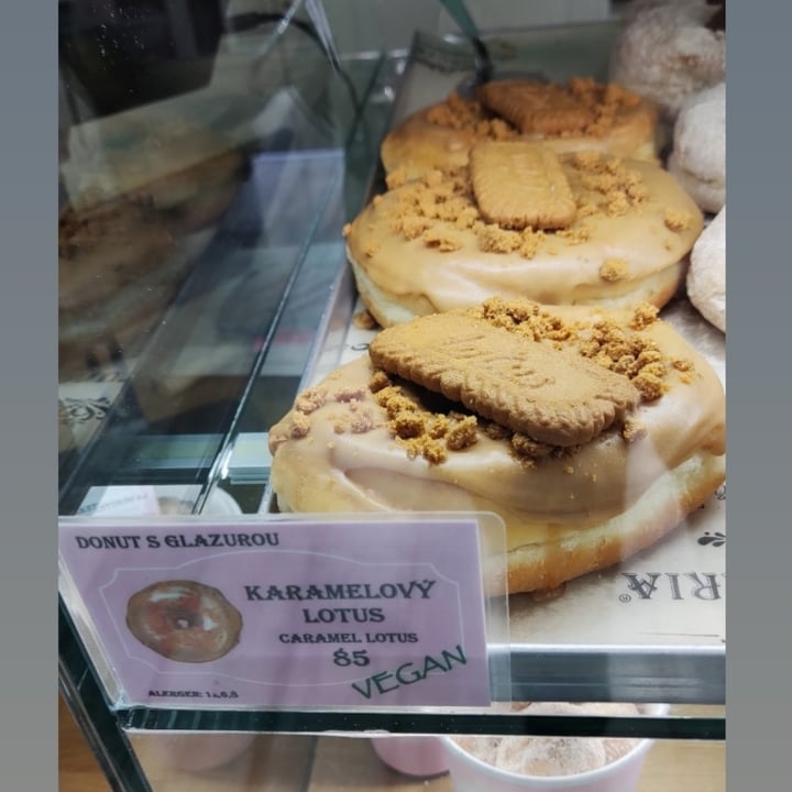 photo of La Donuteria Praha Spalena Karamelovy Lotus shared by @felika on  26 Apr 2025 - review
