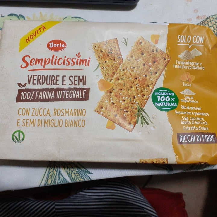 photo of I semplicissimi doria Crackers Verdura e Semi shared by @fedespa97 on  19 Aug 2023 - review