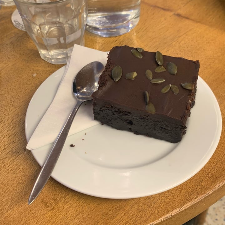 photo of Café Dose Paris • Jules Joffrin Brownie veg shared by @matildesnt on  27 Oct 2023 - review