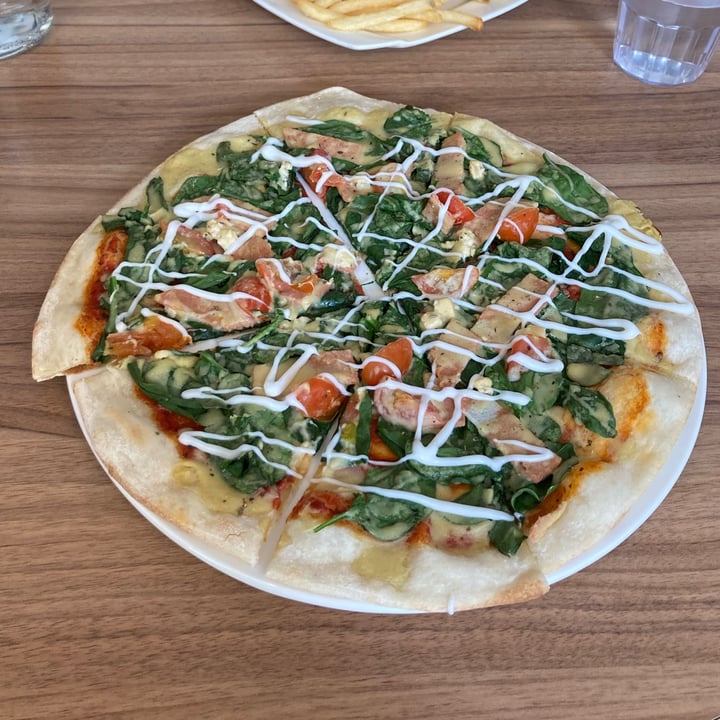 photo of WS Deli Experience Store Spinach Ricotta Pizza shared by @bethcab4cutie on  06 Jan 2025 - review