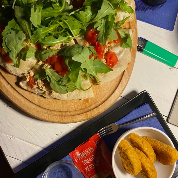 photo of Rosaria Birreria Mediterranea Pinsa Stracchino veg, Tonno Veg, Pomodorini, Rucola shared by @alicemad6 on  06 Oct 2023 - review