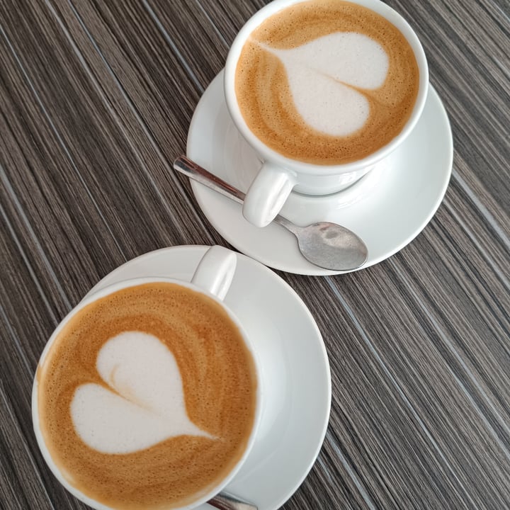 photo of Bar Pasticceria Ventaglio Cappuccino Con Latte Di Nocciola shared by @ambras on  22 Jun 2025 - review