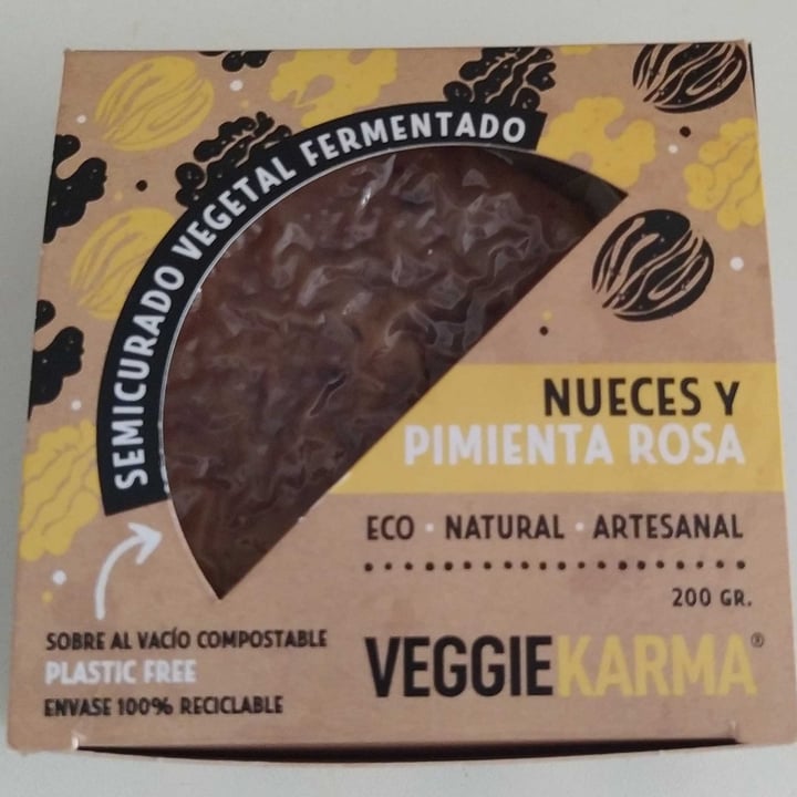 photo of Veggie Karma Queso Semicurado de Nueces y Pimienta Rosa shared by @h3lena on  28 Jul 2024 - review