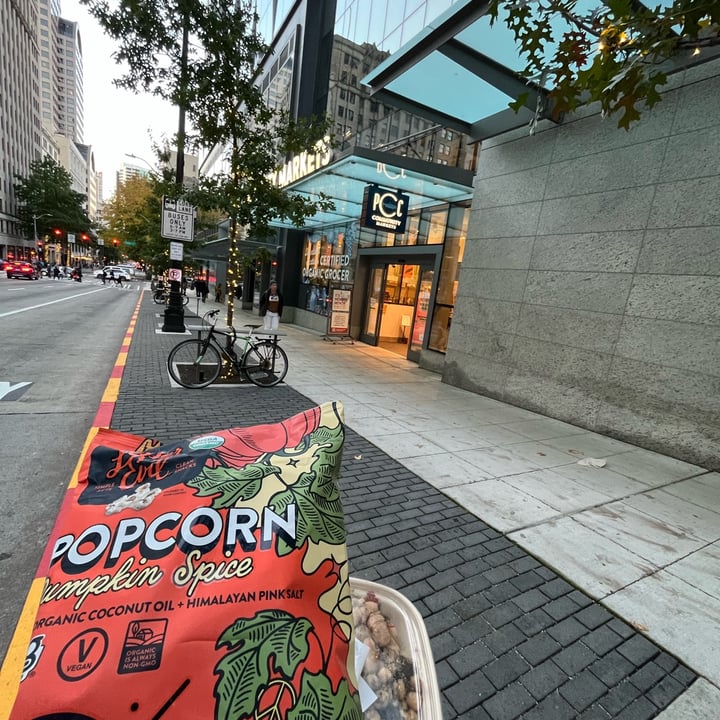 photo of Lesser Evil Snacks Pumpkin Spice Popcorn shared by @oshmorethstorm on  27 Oct 2023 - review