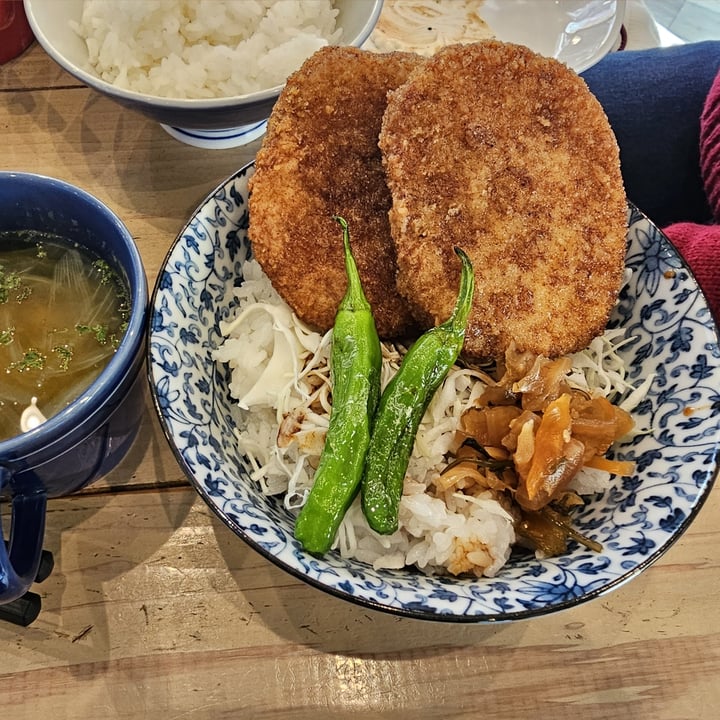 photo of Pivot BASE Cafe & Bar ＠Dotonbori vegan cutlet and rice bowl shared by @toko on  26 Feb 2025 - review