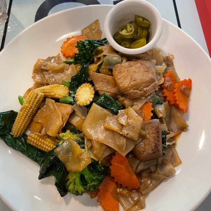 photo of Bangkok Jam Vegan Stirfried Kway Teow With Shandi Global Chicken shared by @beesknee on  26 Oct 2023 - review