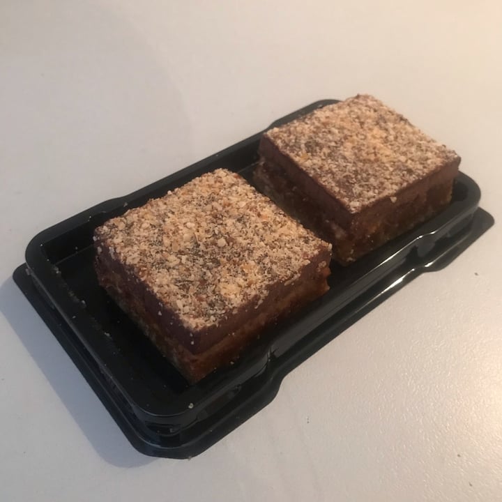 photo of Migros V-Love Plant Based Bio Raw Cake Dates Cocoa shared by @ladypanda on  13 Mar 2024 - review