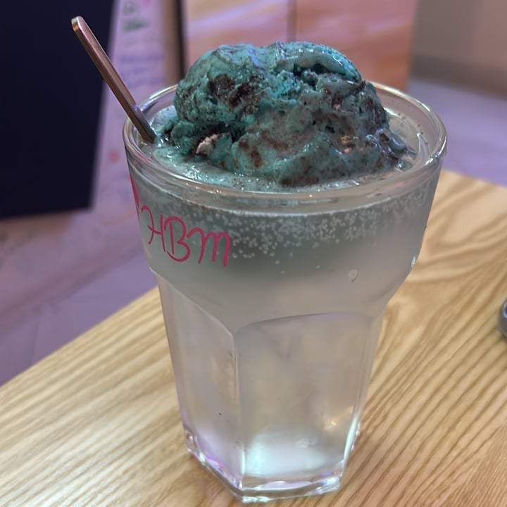 photo of Heartbreak Melts Ice Cream Cafe Soda Float shared by @geethaharini27 on  26 Sep 2023 - review