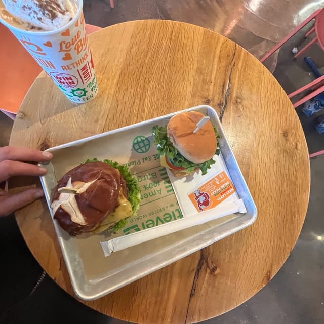 Photo of the dish “pub style bbq cheese burger”