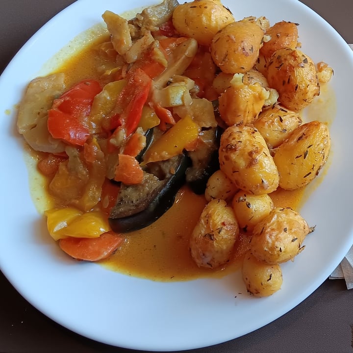 photo of LIDO Alus sēta Potatoes And Vegetables Curry shared by @ecomecum on  05 Aug 2024 - review
