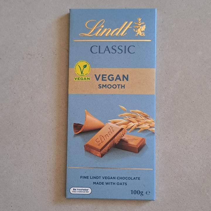 photo of Lindt chocolate Lindt vegan classic shared by @michaelastasia on  29 Oct 2023 - review