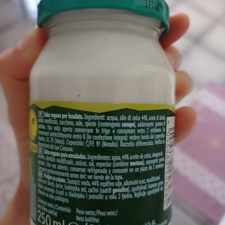 photo of Vemondo Vegan Salad Cream shared by @floyellow on  13 Sep 2023 - review