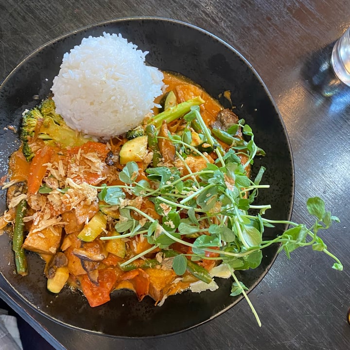 photo of Ahan red curry with tofu shared by @zuhura on  15 May 2024 - review