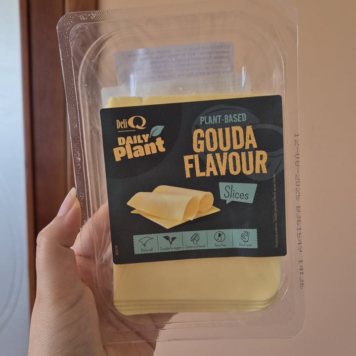 photo of DeliQ daily plant Plant-based gouda flavor shared by @flouredfingers on  13 Jul 2025 - review